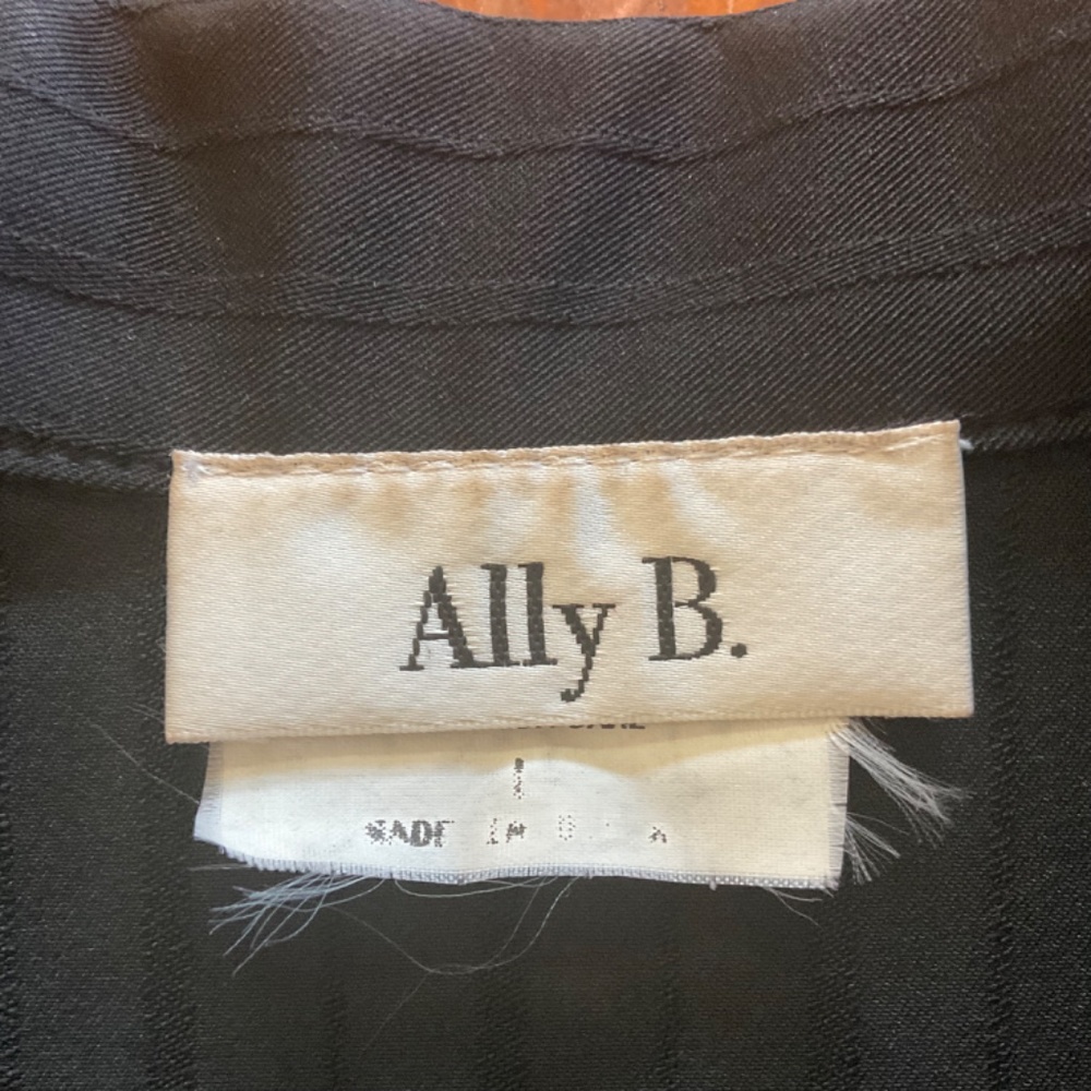 Ally B Skirt and Jacket Combo Suit. Black Pinstripe. Size 9 - Picture 9 of 14